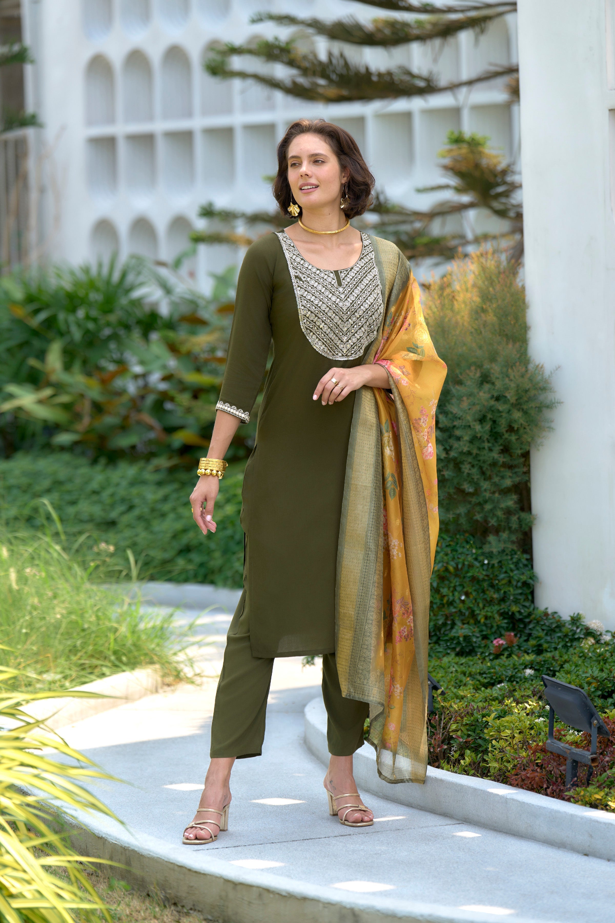 Mehndi Green Viscose-Rayon Kurti Set with 3/4 Sleeves and Organza Jacquard Printed Dupatta with Pocket Pant